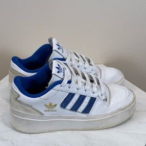 🔥Adidas Women’s White and Blue Sneakers Size 8 EUC🔥